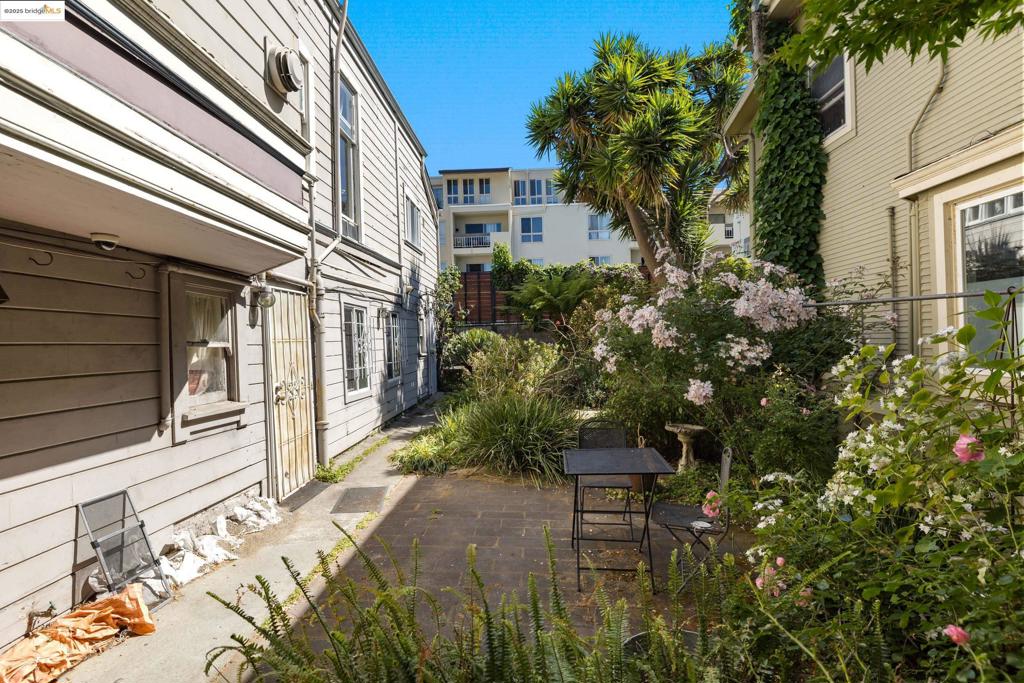102 Hamilton Pl