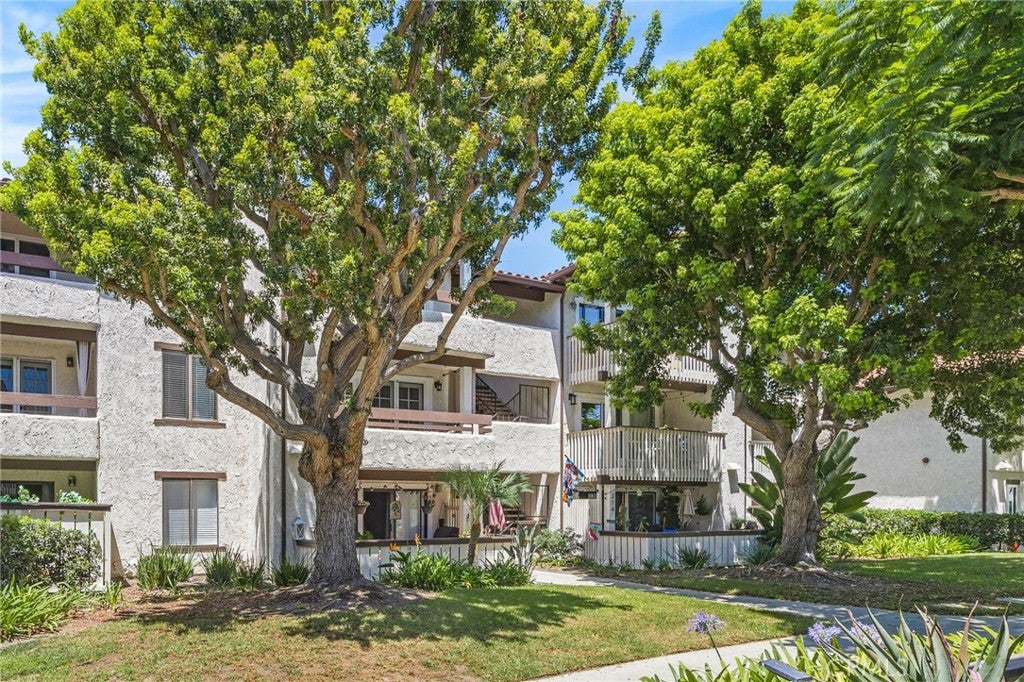 21372 Brookhurst 234