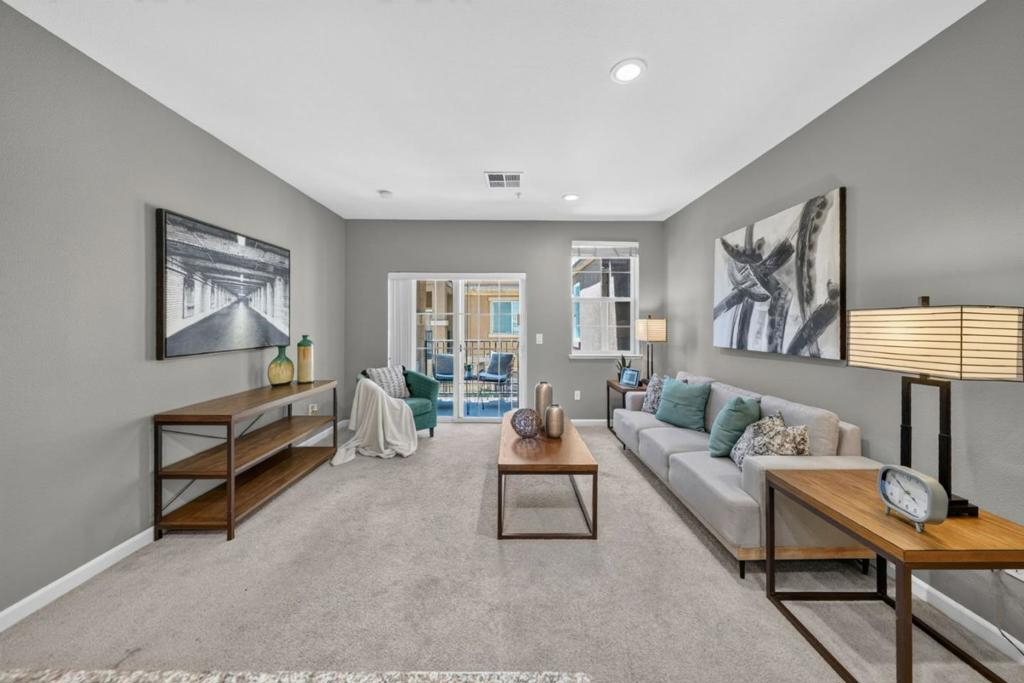 88 N Jackson Avenue 307