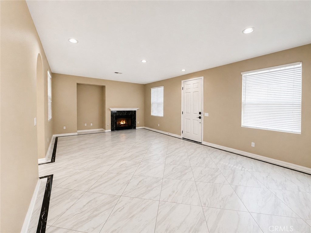 2365 W Canopy