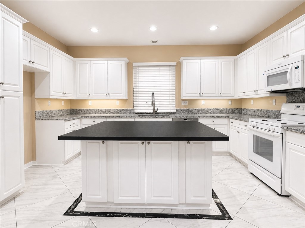 2365 W Canopy