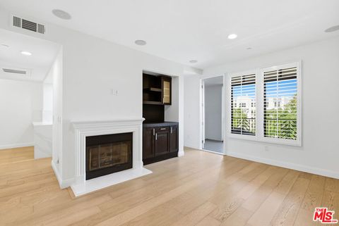 Photo of 5625 Crescent Parkway #301, Playa Vista, CA 90094 (MLS # 26666865)