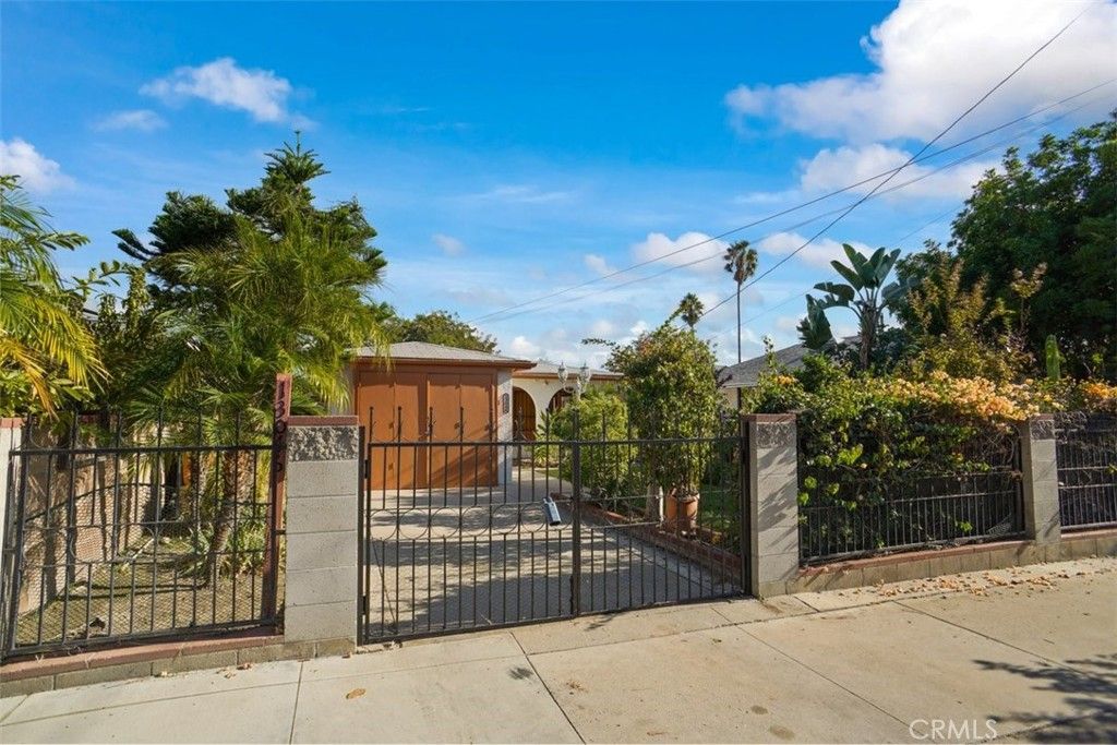 Photo of 13046 Kelowna St, Pacoima, CA 91331 (MLS # SR25238580)