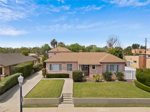 Photo of 3711 Lemon Ave, Long Beach, CA 90807 (MLS # PW26068624)