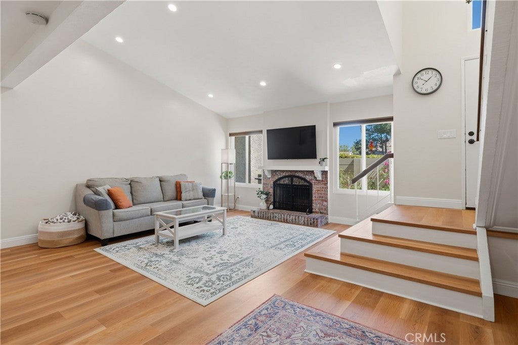5676 E Los Angeles