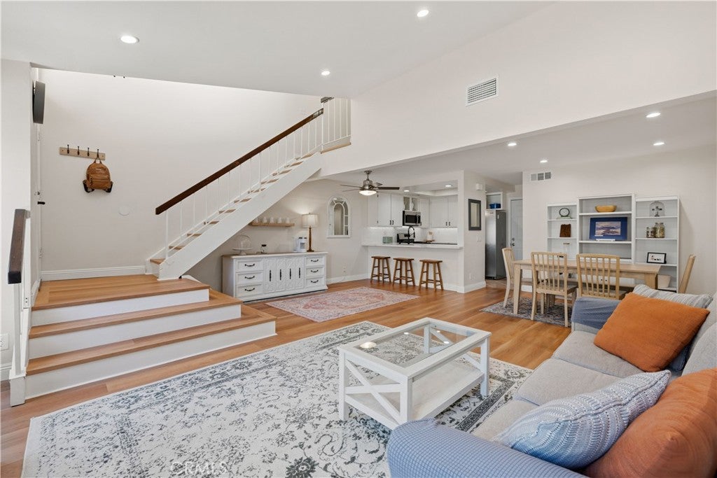 5676 E Los Angeles
