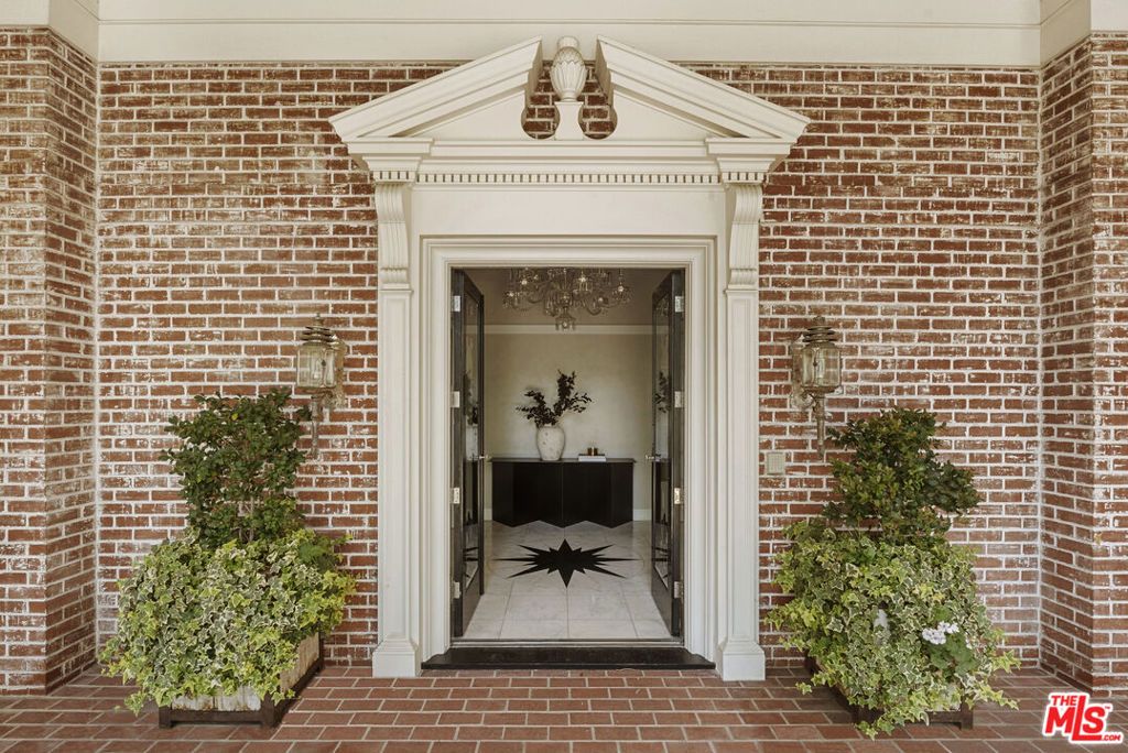 Photo of 1001 N Crescent Drive, Beverly Hills, CA 90210 (MLS # 25552905)