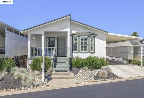 Photo of 3263 Vineyard Ave., #16 Ave, Pleasanton, CA 94566 (MLS # 41133253)