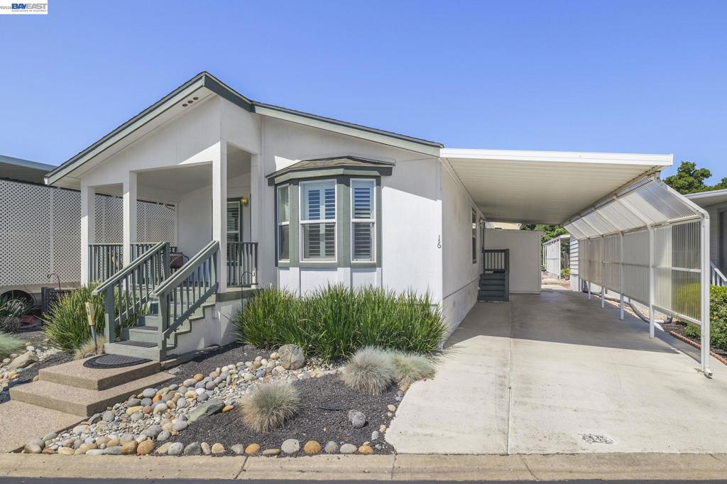3263 Vineyard Ave., #16