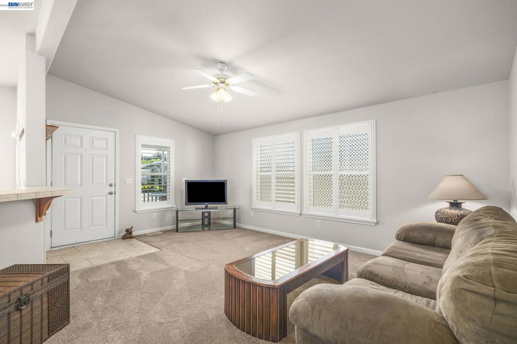 3263 Vineyard Ave., #16