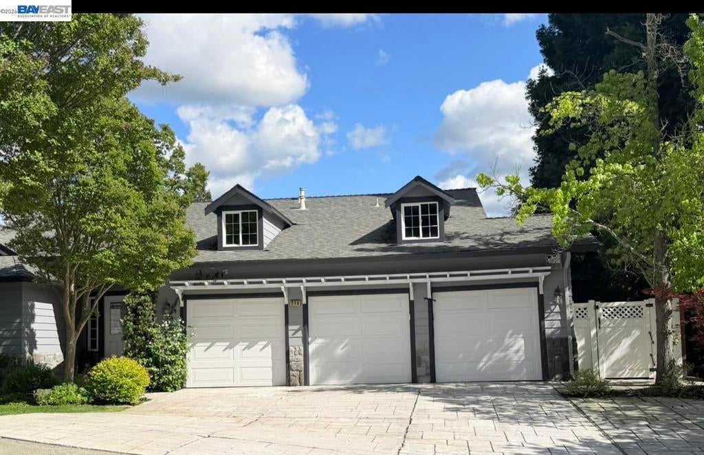 215 Arthur Ct CT