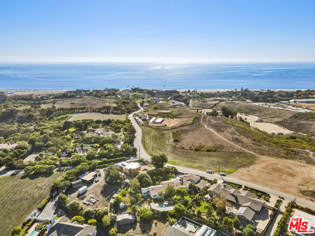 Photo of 6052 Merritt Drive, Malibu, CA 90265 (MLS # 25614281)