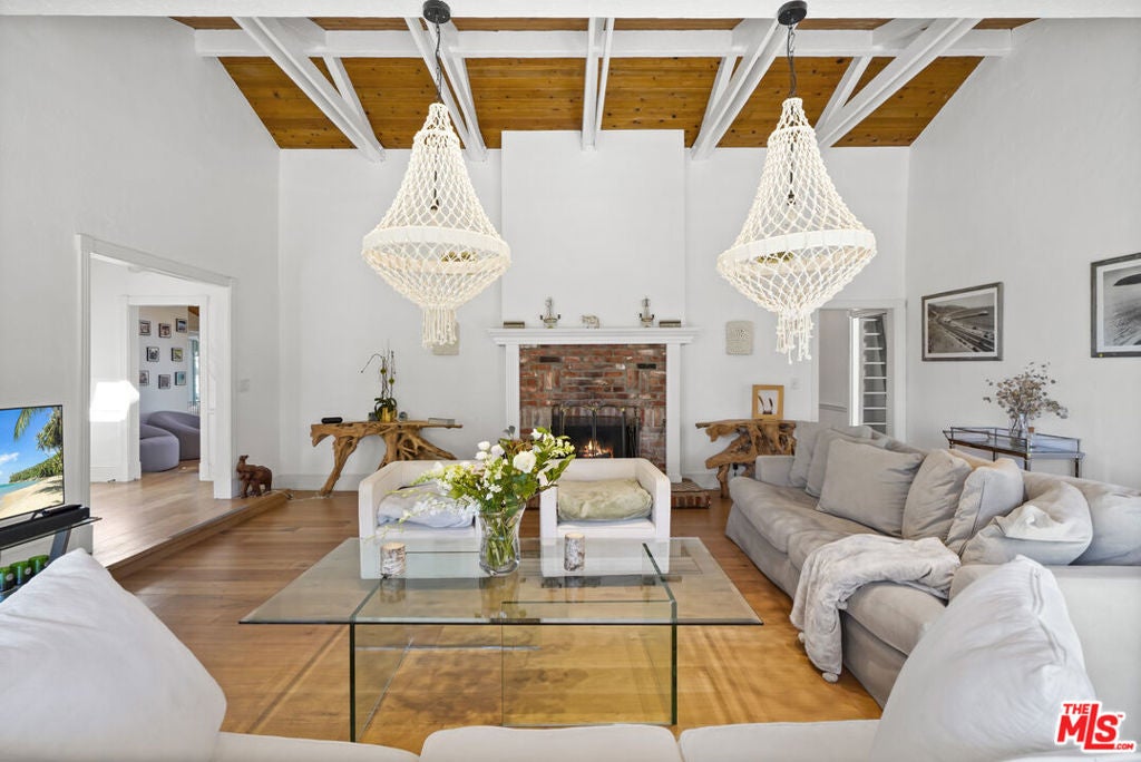 6052 Merritt Drive