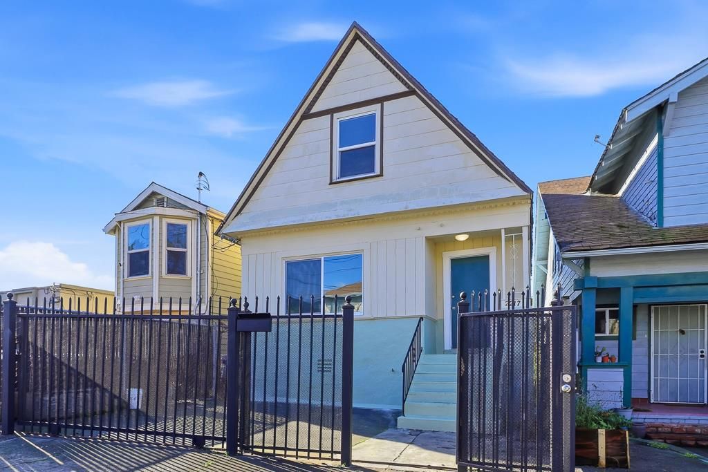 Photo of 2217 E 24th Street, Oakland, CA 94606 (MLS # ML82037028)