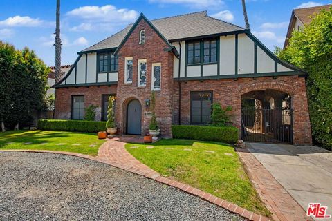 Photo of 455 N Highland Avenue, Los Angeles, CA 90036 (MLS # 26839363)