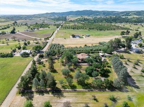 Tiny photo for 5685 Mustard Creek Rd, Paso Robles, CA 93446 (MLS # NS26070237)
