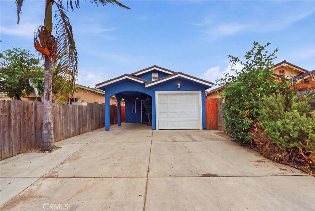 2407 E 109th