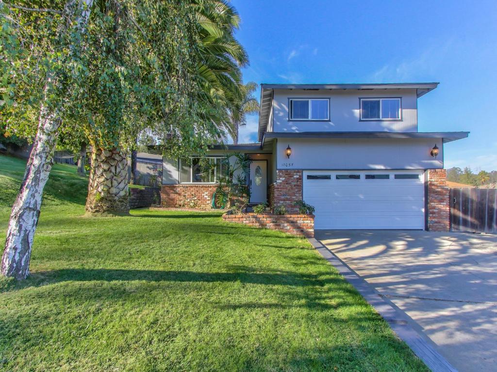 Prunedale Paradise! Move in ready Rancho Borromeo Home, 3 bedroom 2 1/2 bath home, Separate family room, Large rooms, HUGE Landscaped yard, Hot Tub and RV parking. This is a must see