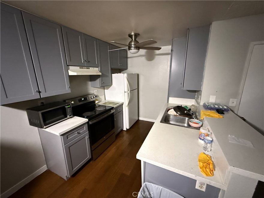 Spacious 3-bed, 2-bath unit located just minutes from dining favorites like Morena’s Mexican Cuisine, The Habit Burger Grill, and Sushi Story, plus shopping at Target, Walgreens, and the Foothill Ranch Towne Centre. You'll also enjoy easy access to nearby green spaces like Lake Forest Sports Park and local neighborhood trails and parks.