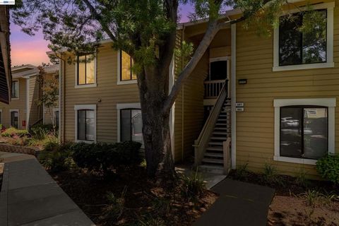 Photo of 683 Center AVE, Martinez, CA 94553 (MLS # 41133846)