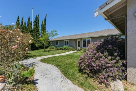Photo of 38780 Dinosaur Point Road, Hollister, CA 95023 (MLS # ML82047530)