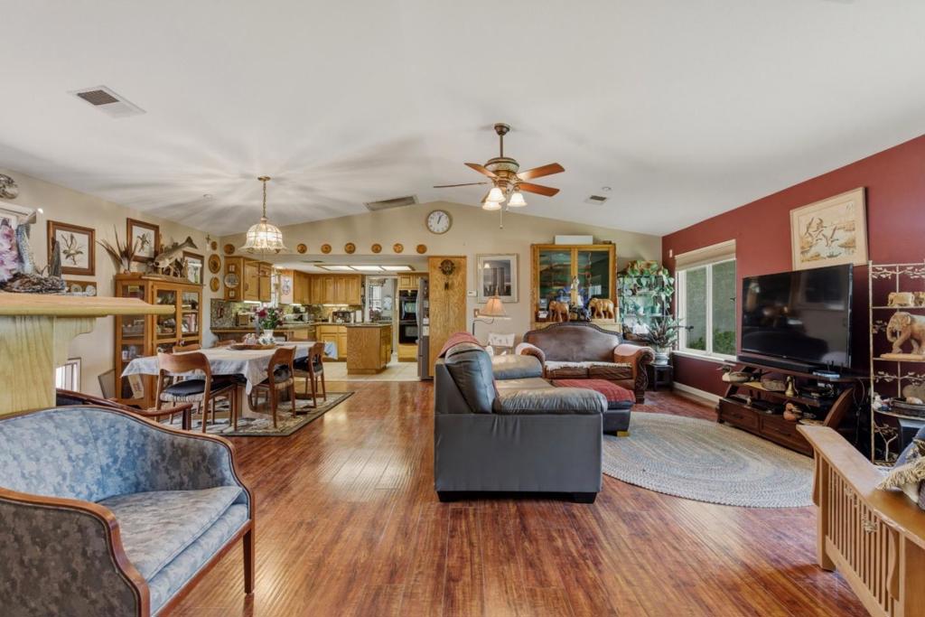 38780 Dinosaur Point Road