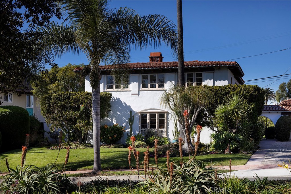 212 W Avenida Valencia