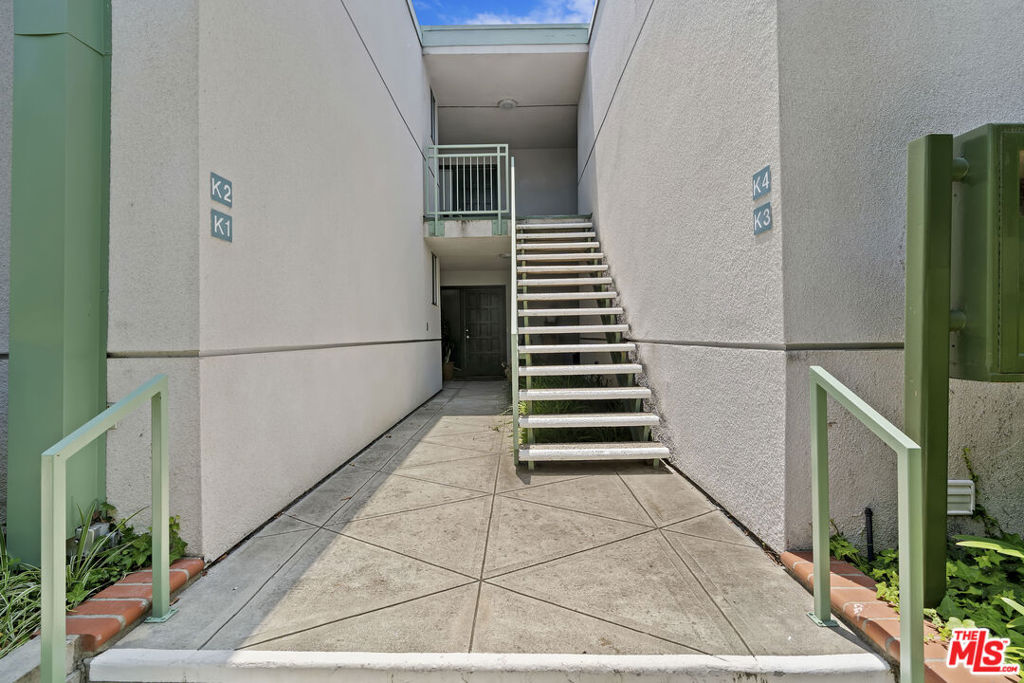 5301 Balboa Boulevard K4