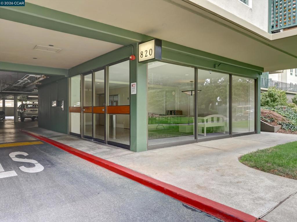 820 N Delaware St 215