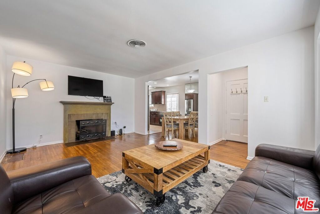 Photo of 128 S Madison Avenue, Los Angeles, CA 90004 (MLS # 26665323)