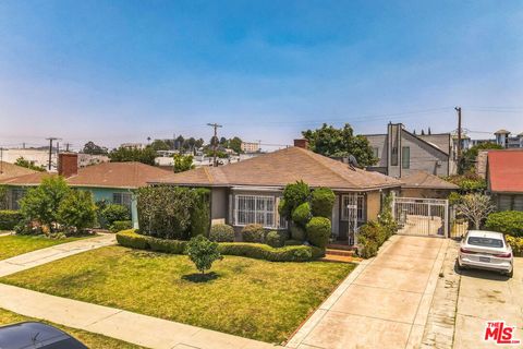 Photo of 128 S Madison Avenue, Los Angeles, CA 90004 (MLS # 26665323)