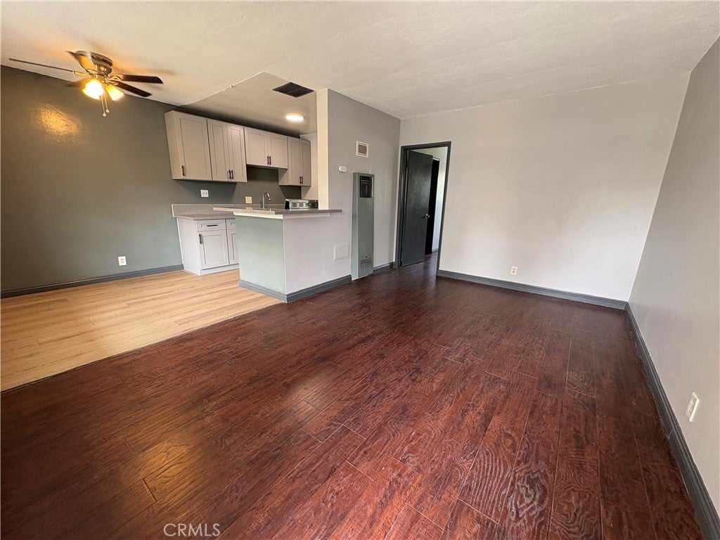 300 N Mountain View Place 5