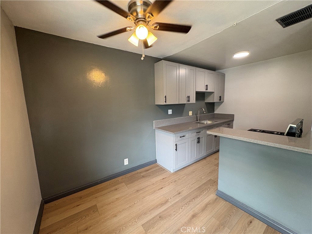 300 N Mountain View Place 5