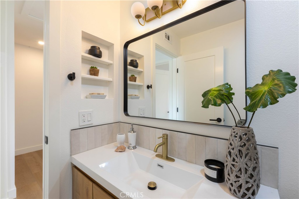 Huntington Townhomes (HTHM) - Residential