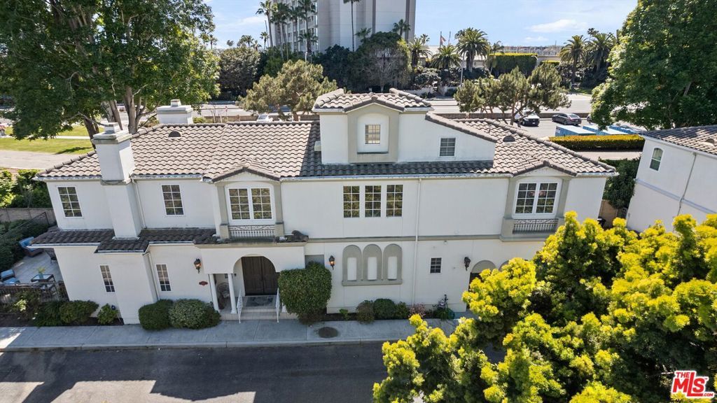 Photo of 912 Harbor Crossing Lane, Marina Del Rey, CA 90292 (MLS # 25530315)