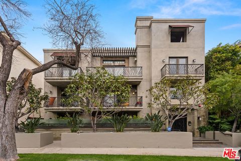 Photo of 1304 S Roxbury Drive #301, Los Angeles, CA 90035 (MLS # 26830929)