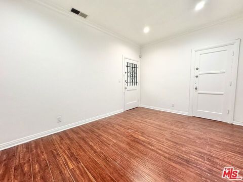 Photo of 7958 Beverly Blvd, Los Angeles, CA 90048 (MLS # 25609207)