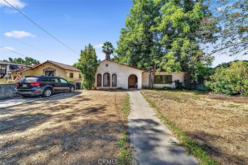 1050 Atchison