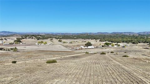 Photo of 75200 Interlake Road, Bradley, CA 93426 (MLS # NS25251660)