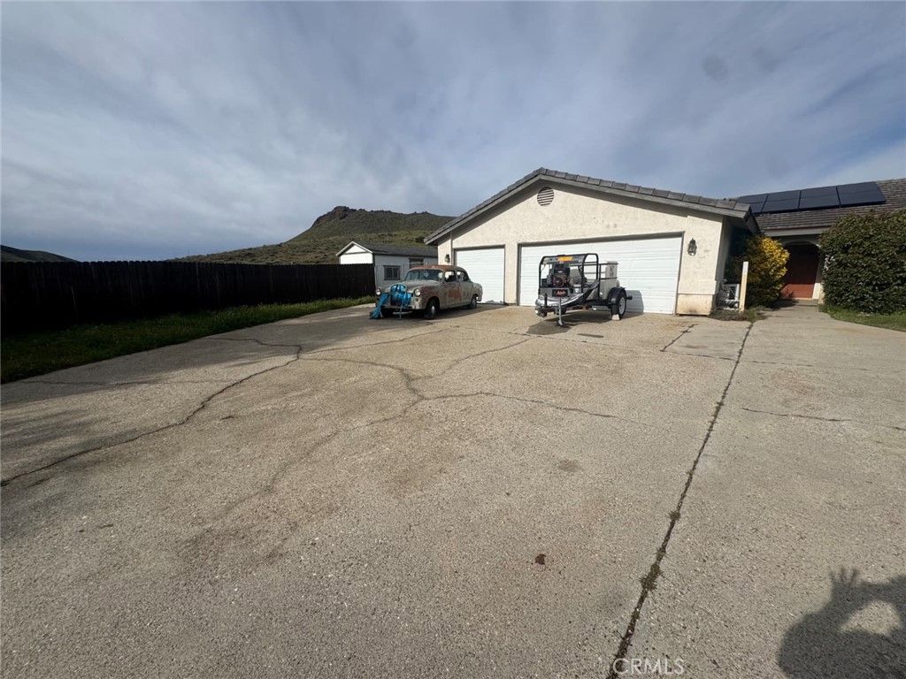 Photo of 33125 Big Springs Rd, Acton, CA 93510 (MLS # SR26039101)