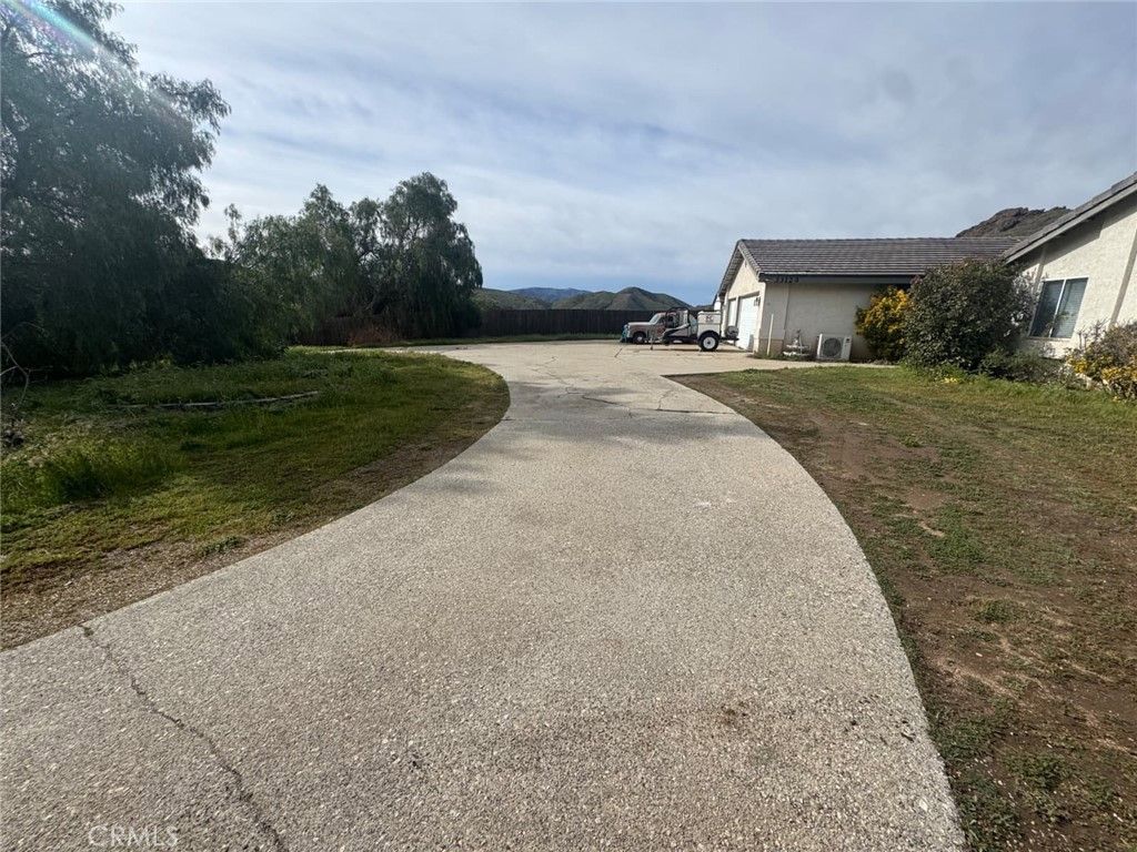 Photo of 33125 Big Springs Rd, Acton, CA 93510 (MLS # SR26039101)