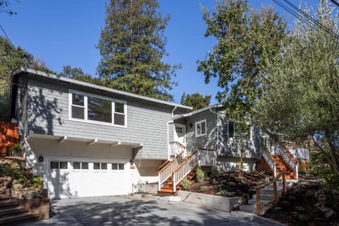 Photo of 220 Canyon Drive, Portola Valley, CA 94028 (MLS # ML82061674)