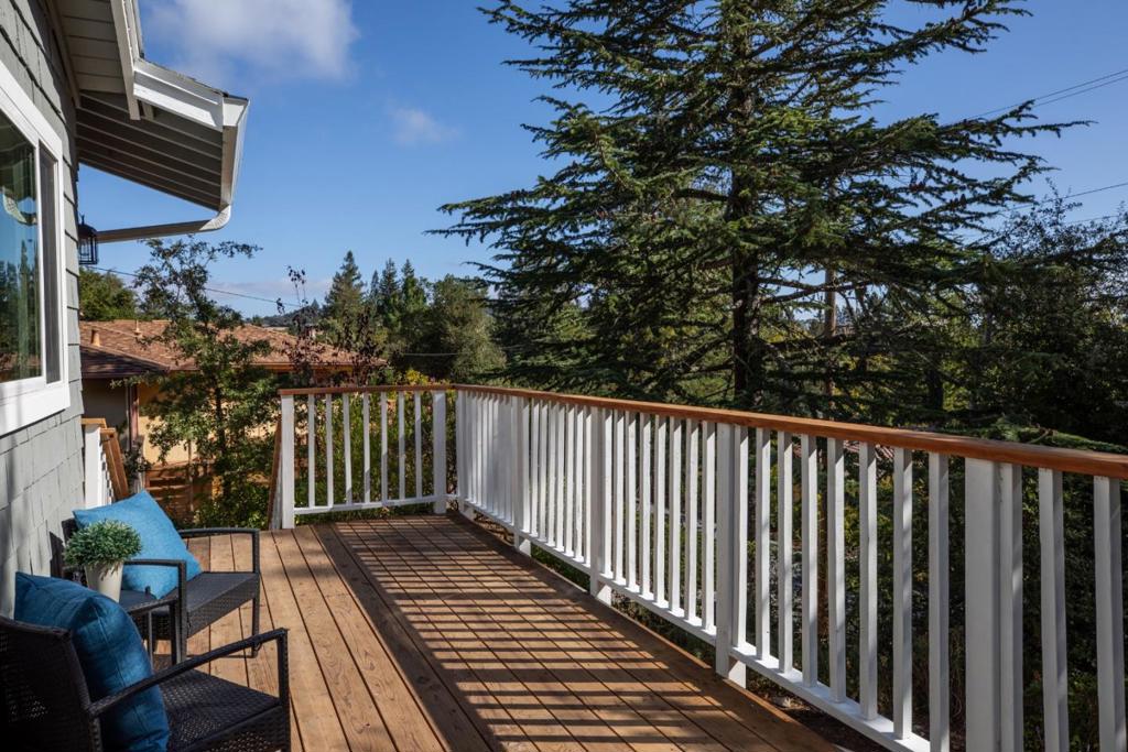 220 Canyon Drive