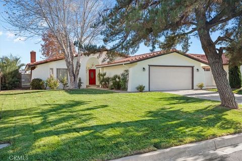 Photo of 13275 Riverview Dr, Victorville, CA 92395 (MLS # CV25264368)