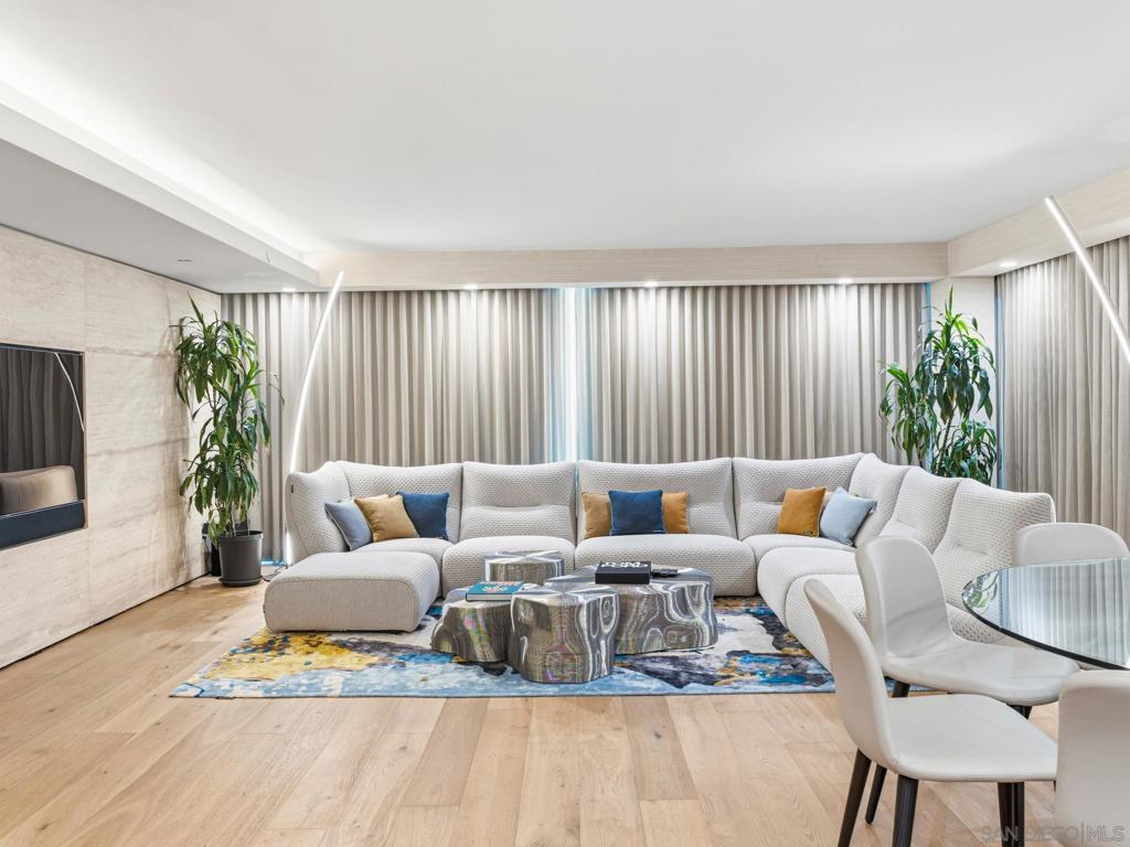 1810 Avenida Del Mundo 403