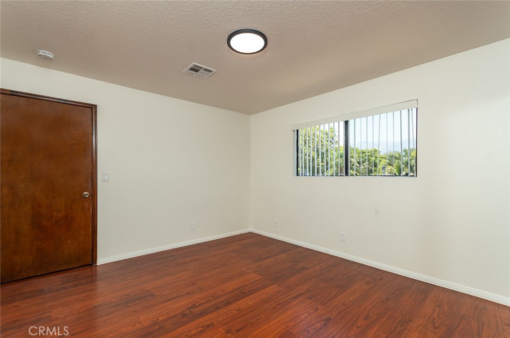 Properties 4 414 Irving Avenue 2