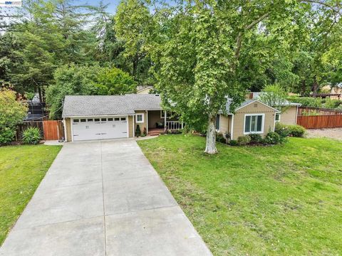 Photo of 1989 Meadow Rd Rd, Walnut Creek, CA 94595 (MLS # 41131789)