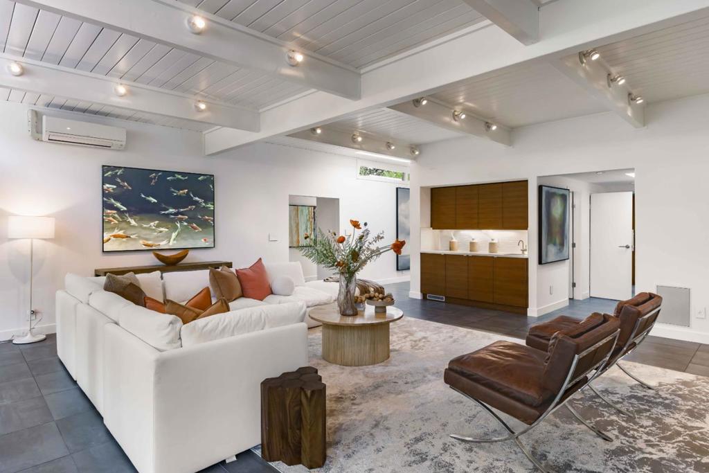 Properties 3 3502 Arbutus Avenue