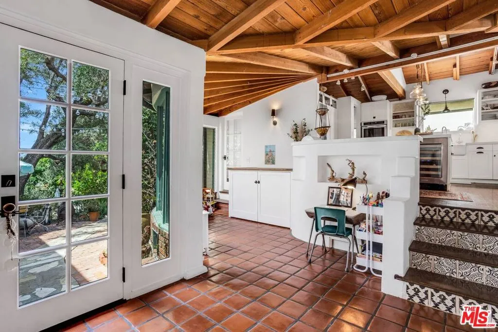 Los Angeles, California 90049, United States, 3 Bedrooms Bedrooms, ,3 BathroomsBathrooms,Residential,Active,224501