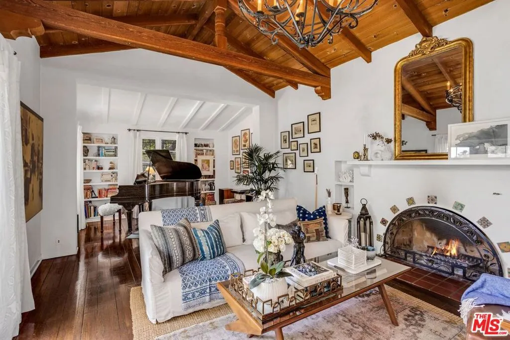 Los Angeles, California 90049, United States, 3 Bedrooms Bedrooms, ,3 BathroomsBathrooms,Residential,Active,224501